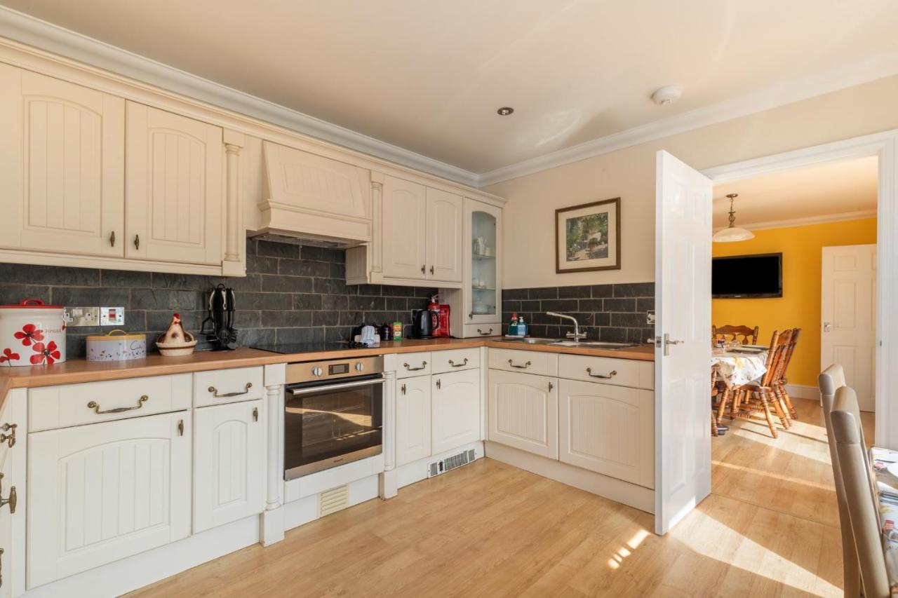 Sunningdale - Beach Side Cottage, Sea Views, Parking サンダースフット エクステリア 写真