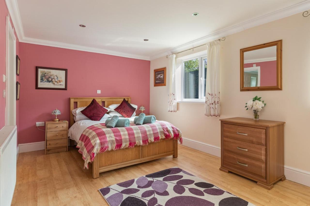 Sunningdale - Beach Side Cottage, Sea Views, Parking サンダースフット エクステリア 写真