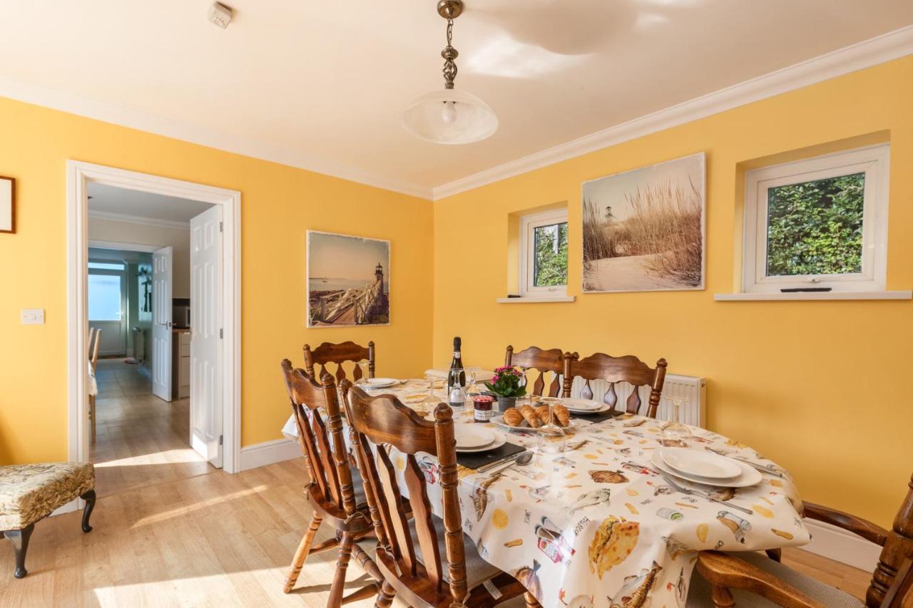 Sunningdale - Beach Side Cottage, Sea Views, Parking サンダースフット エクステリア 写真